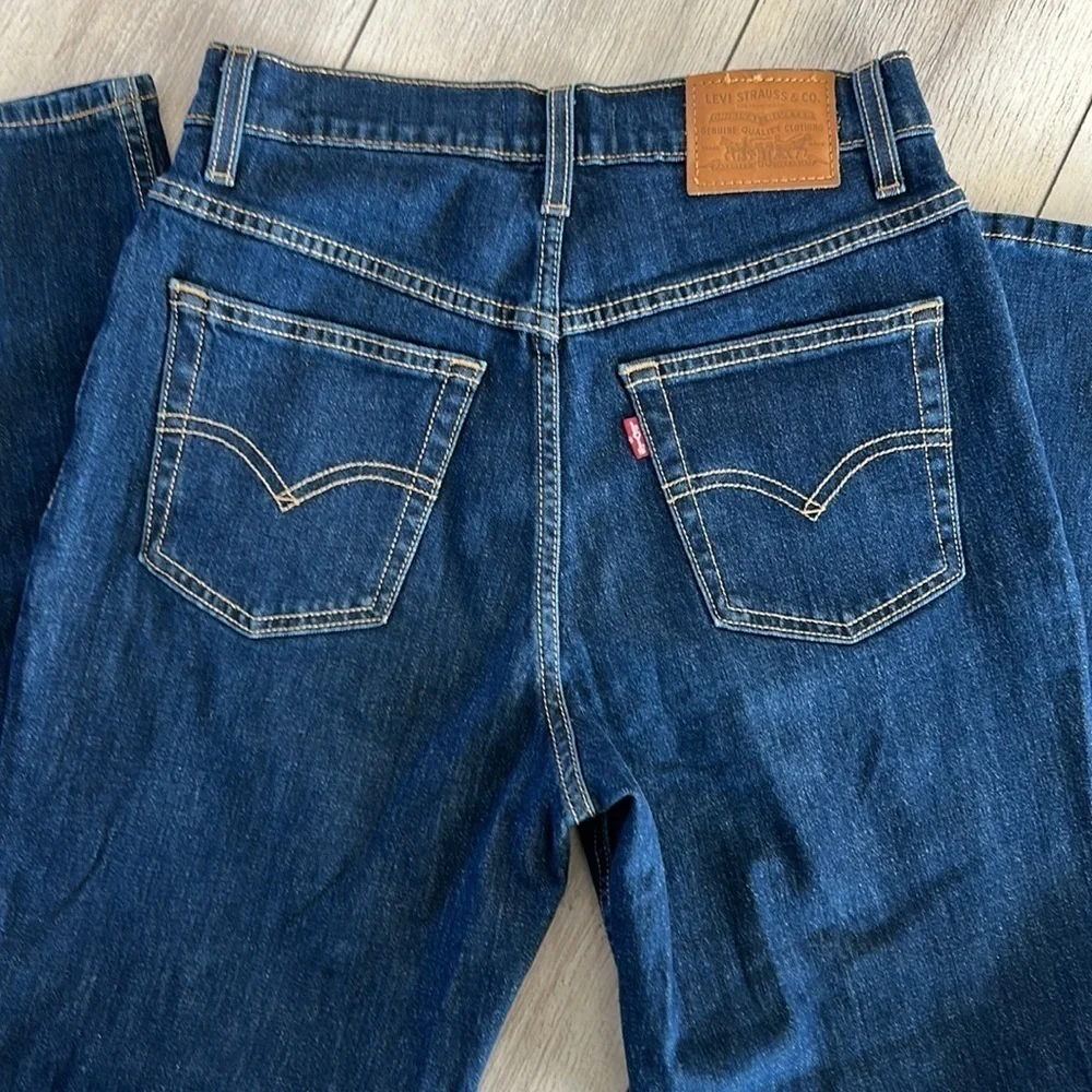 Levi’s premium Italian denim MOM jeans size 25